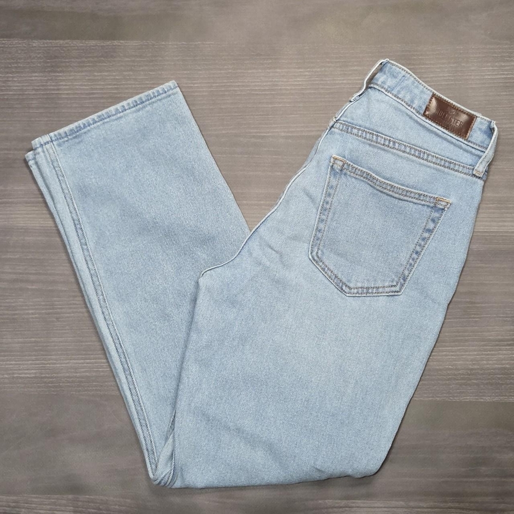 Hollister Ultra High-Rise Vintage Straight jeans featuring a light wash denim